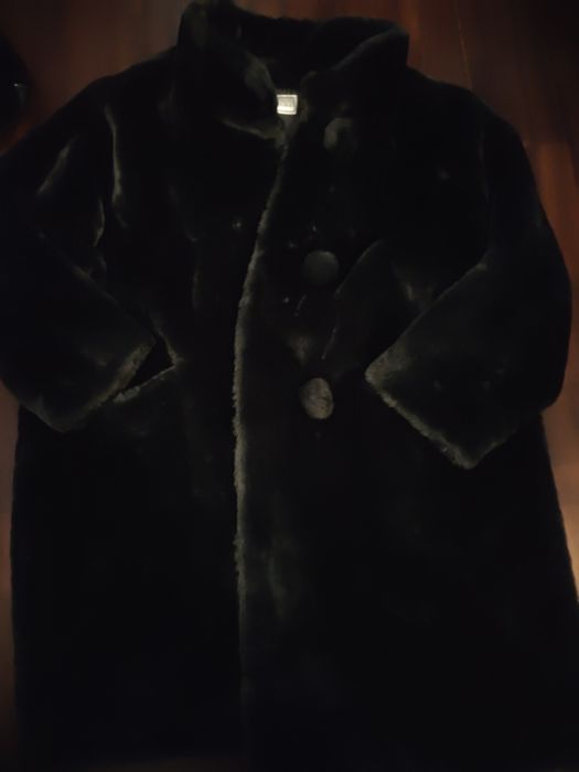 Vendo casaco pelo falso preto