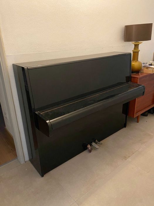 Piano Fuchs & Mohr, lacado preto.