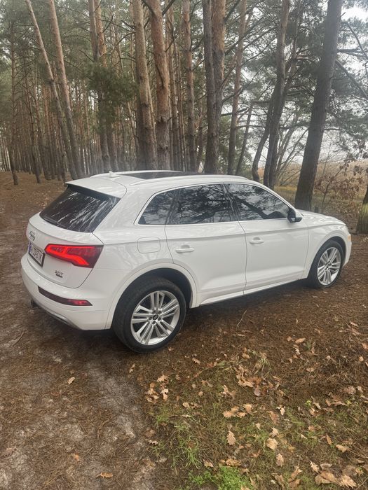 Продам Audi Q5 2.0 бензин