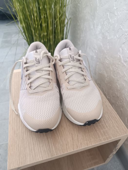 Кросівки Nike оригінал, розмір 37, ідеальний стан