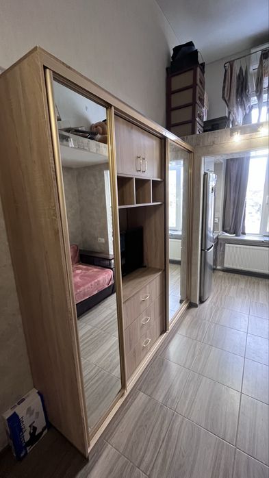 Продам дворівневу квартиру-гостинку