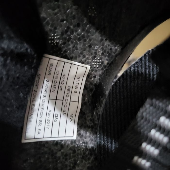 Patins de criança mais capacete e protecao