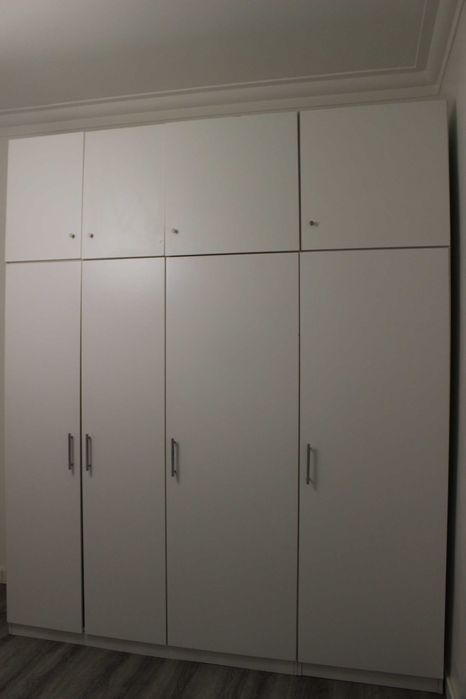 Roupeiro branco moderno