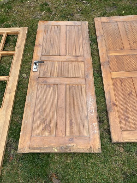 Вхідні подвійні двері дерево