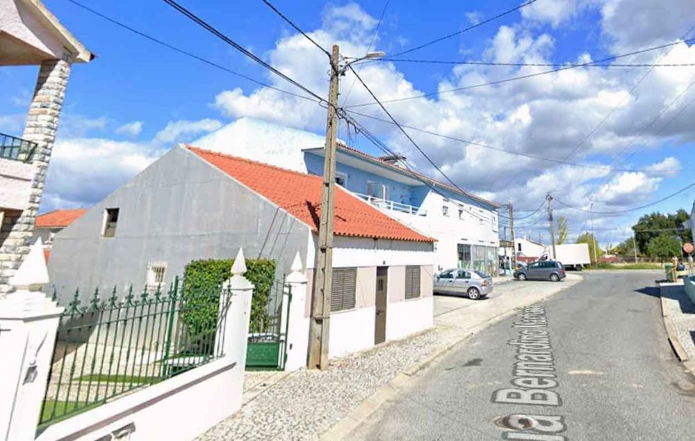 Quinta a venda na rua Bernardino machado 31 vendas novas