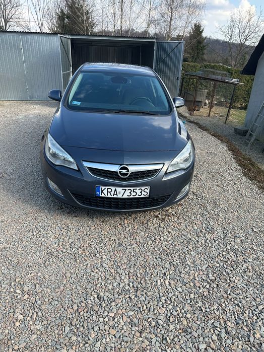 Opel Astra J 2010
