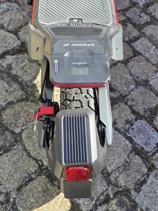 Trotinete Elétrica Segway Ninebot ZT3 Pro – Como Nova (Apenas 9 km!)