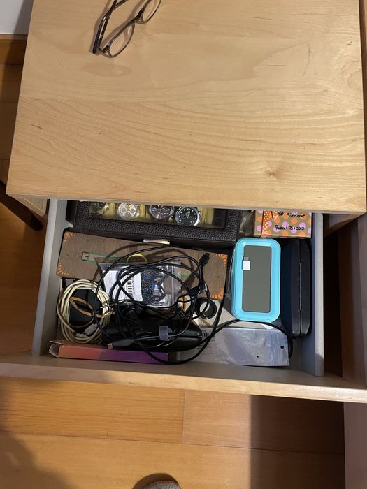 Duas mesinhas de cabeceira IKEA