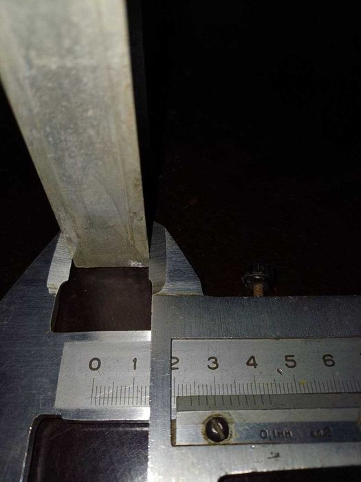 Продам швелер з алюмінію