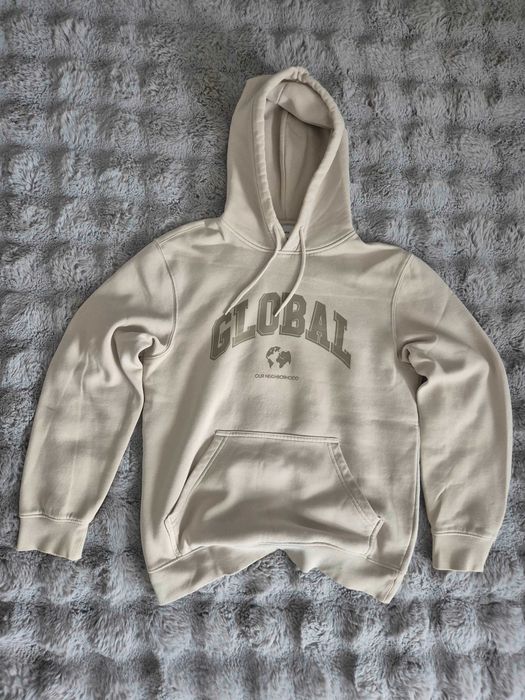 H&M beżowa kremowa bluza z kapturem hoodie Global nadruk S