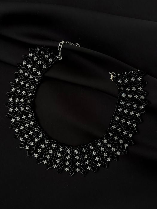 Селянка з чеського бісеру