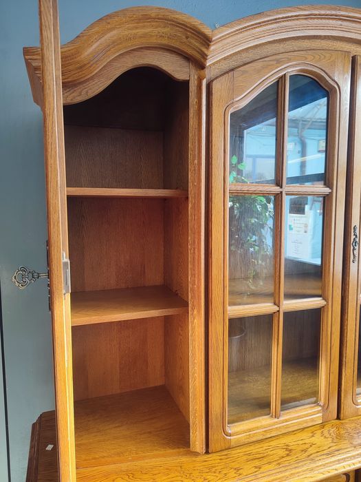 Kredens piękny drewno