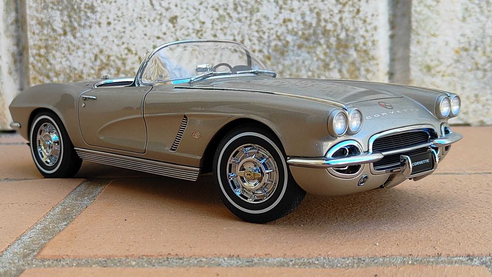 Chevrolet Corvette Spider 1962 AutoArt 1/18