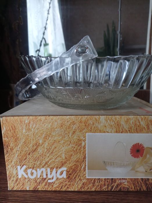 Продам новую  фруктовницу, тарелки глубокие