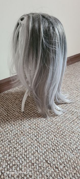 Peruki damskie .