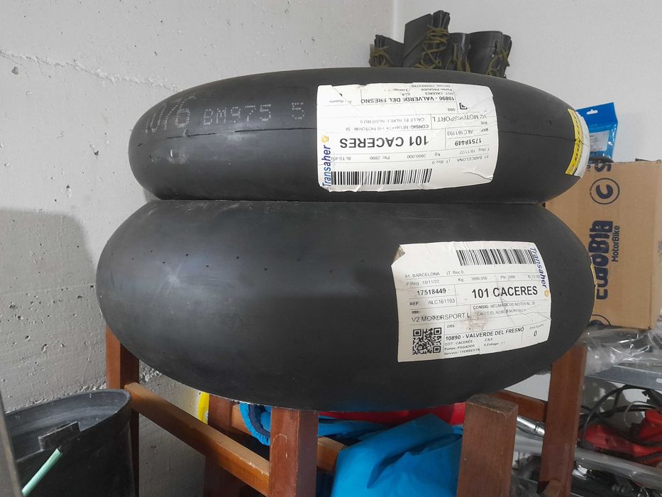 Dunlop slick  moto2 200 e KR 125