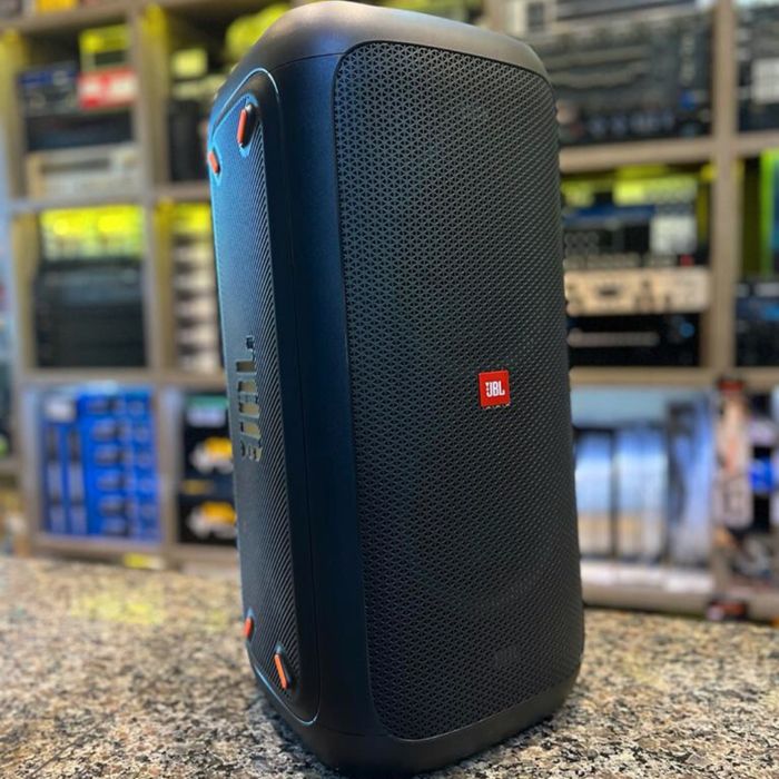 Jbl partybox 100 + material de som para Alugar