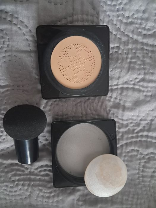 Puder z gąbką naturalny