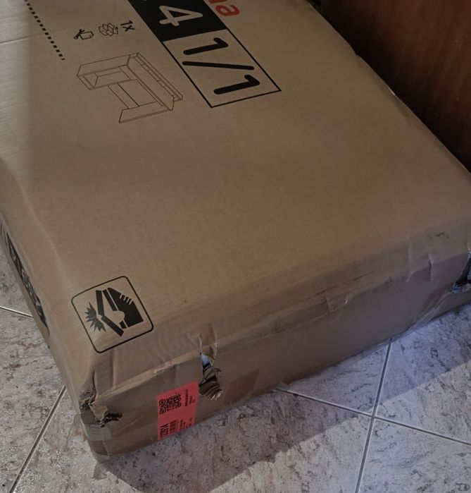 Secretária gaming ROCKET cor preto. Nunca usada, nem montada, ainda dentro da embalagem de origem