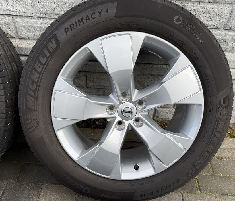Oryginał felgi Volvo R-design 5x108 7,5J ET50 XC40 XC60 235/55R18 lato