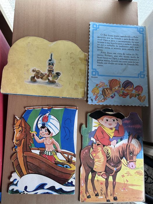 Conjunto de Livros Recortados Majora