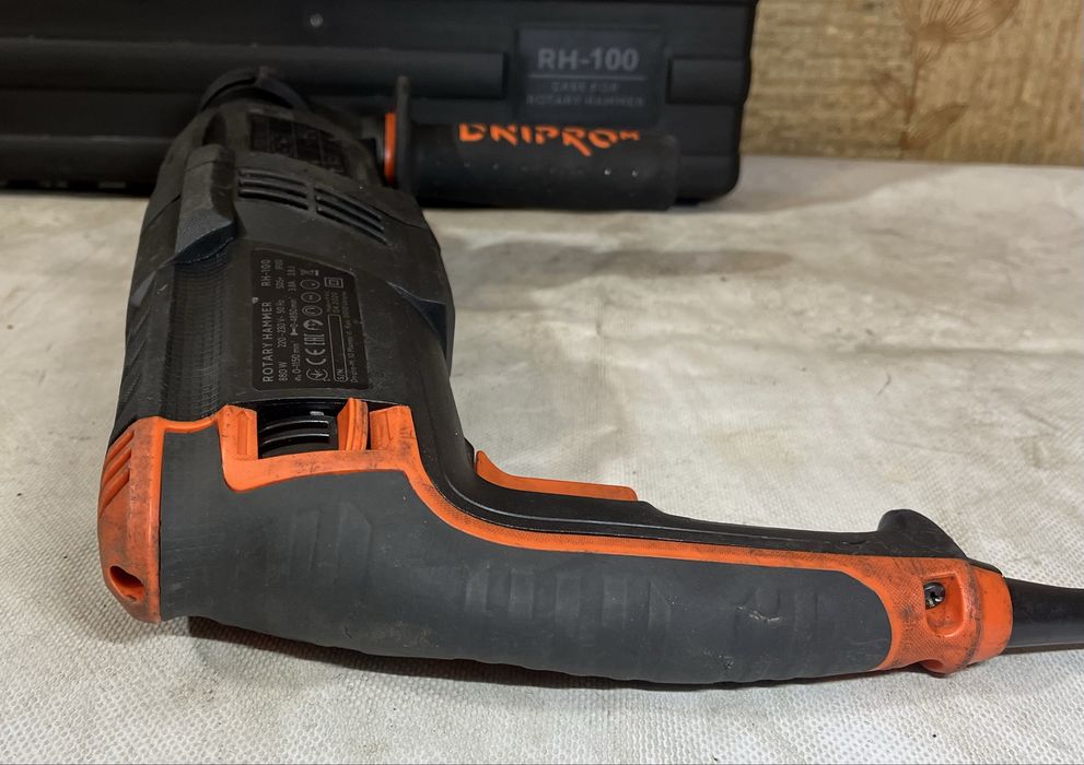 Dnipro-M RH-100 Перфоратор SDS+ 2.8Дж 880Вт Кейс