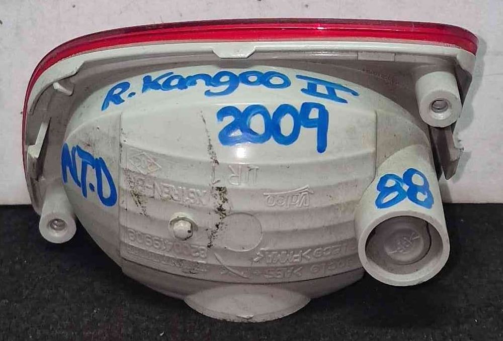 Farolim Nevoeiro Trás Direito 8200419908 - RENAULT KANGOO / GRAND KANGOO II