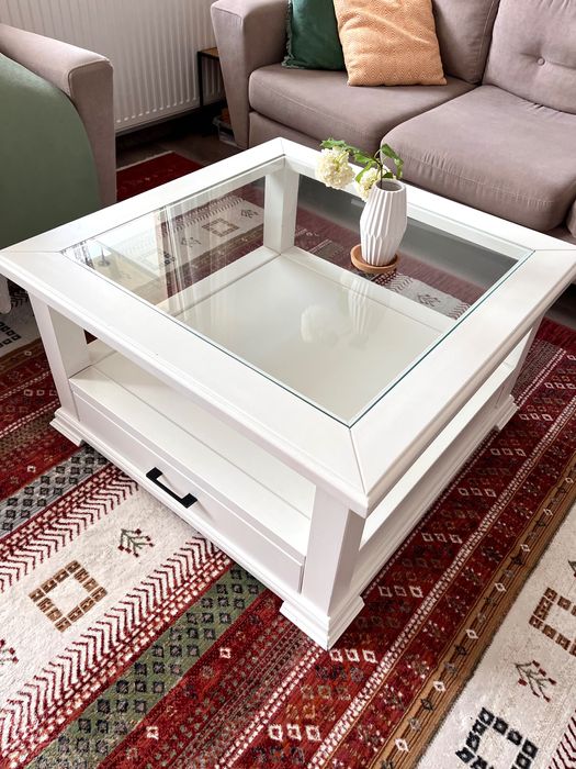 Duży biały drewniany stolik kawowy szklany blat unikat design