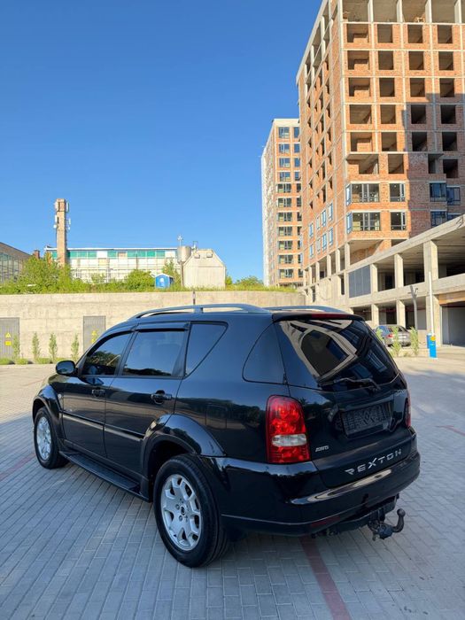Ssang Yong Rexton 2.7 дизель,автомат ,4x4