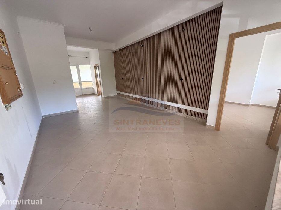 Loja à Venda - 80 m² | Amadora | 4 Box | Arrecadação