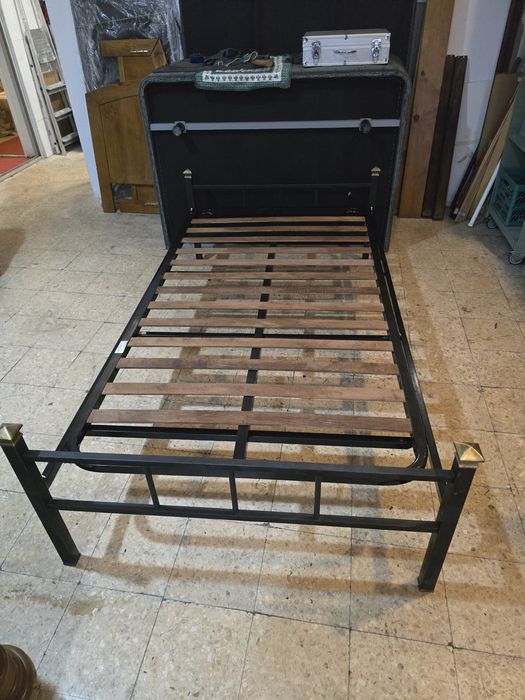 Cama de ferro solteiro