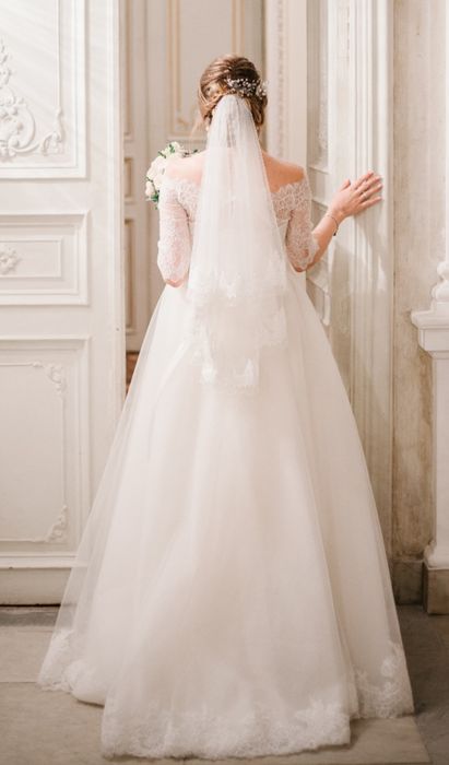 Нежное свадебное платье с кружевным топом