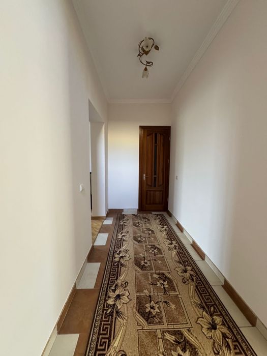 Оренда будинку з паркомісцем