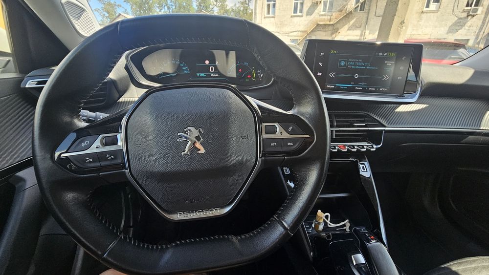 продам авто Peugeot  e-2008