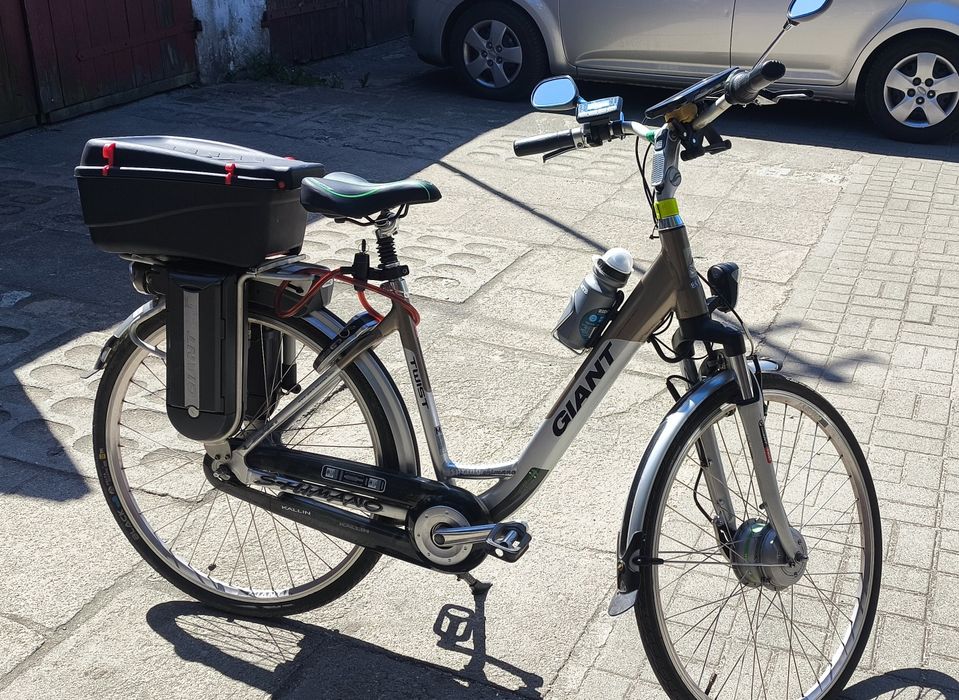 Rower elektryczny GIANT Twist  koła 28" dwie baterie.
