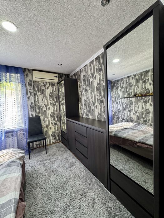 Продам 3к жм Красный Камень ул Савкина кирпичный дом