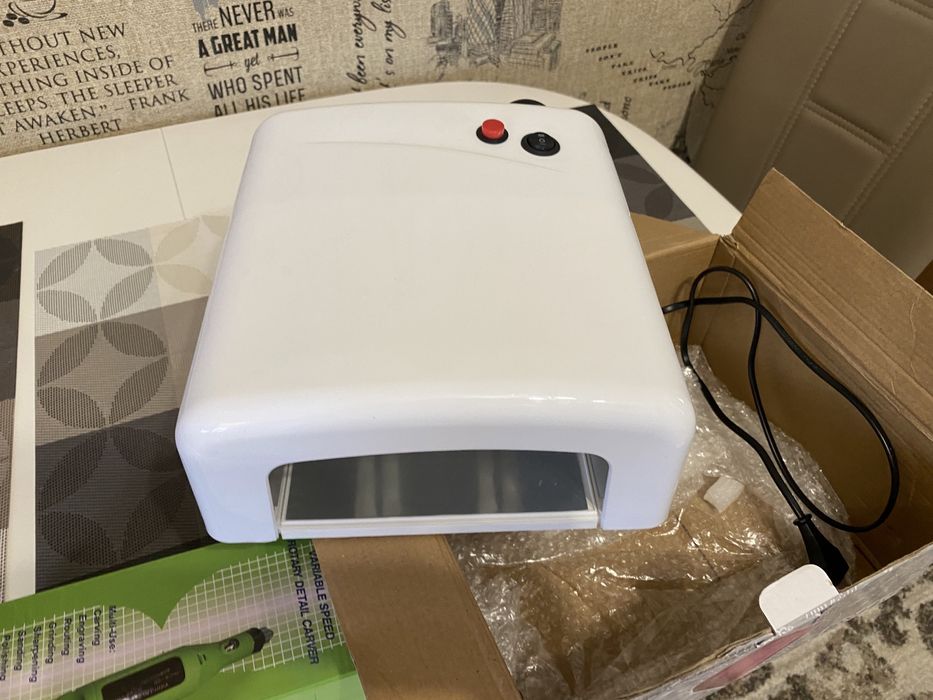 UF лампа для манікюра