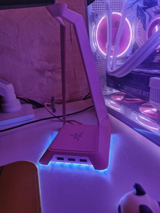 Подставка для наушников Razer Base Station Chroma Quartz/Pink