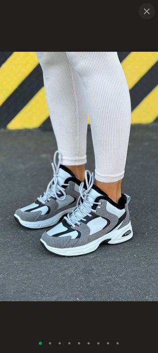 Нові жіночі кросівки зимові