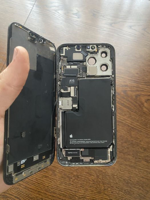 Продам iPhone 13 Pro Max на запчастини.