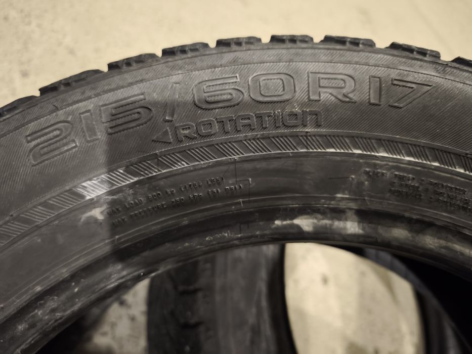 Шини зимові Nokian 215/60 R17