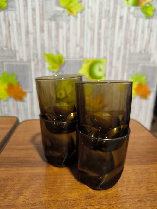 Посуд різний стакани салатник