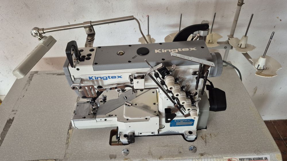 Máquina de Recobrimento Kingtex CT6500-0-56M com Calcador de Bainhas