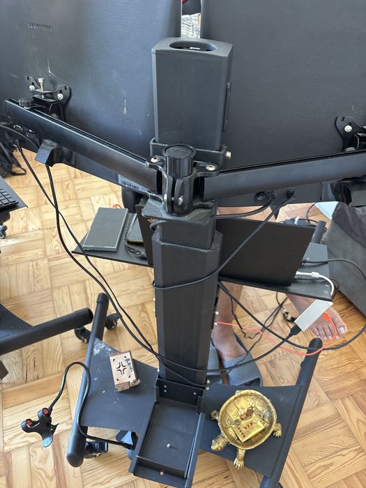 Suporte móvel para monitores