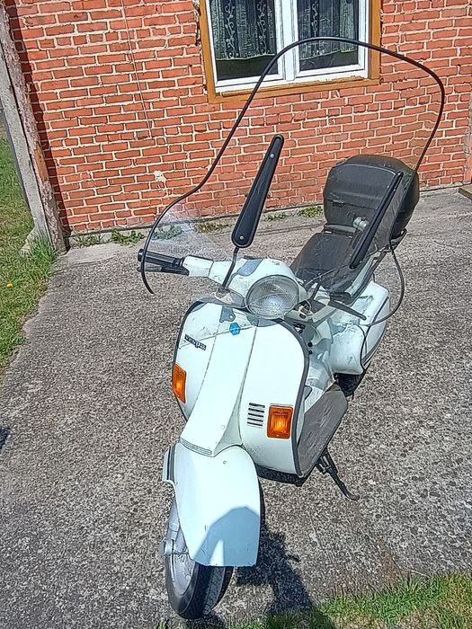 Skuter Vespa 50 XL z 85 roku
