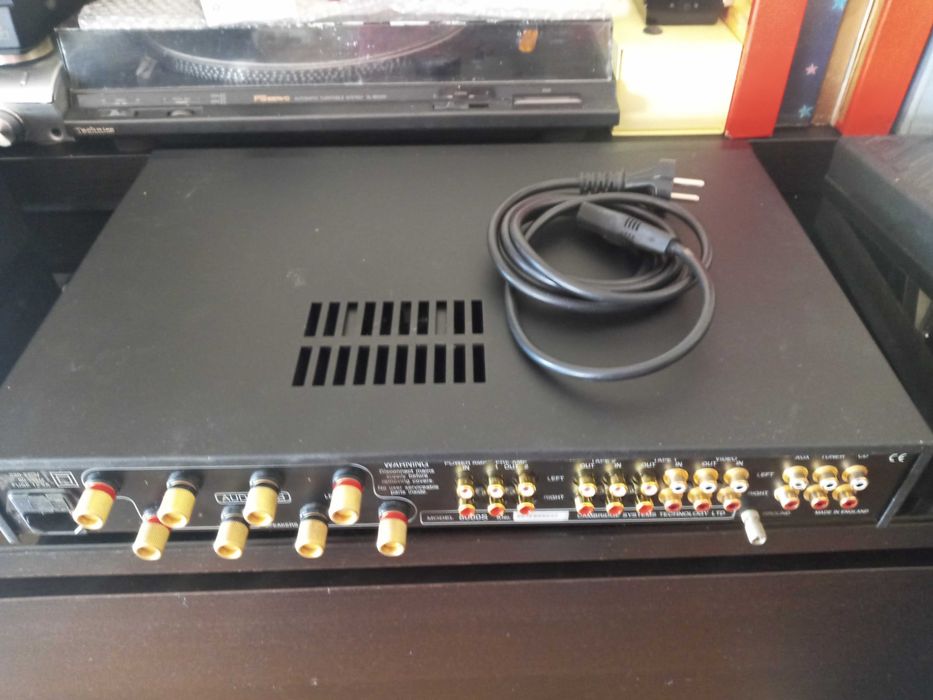 Amplificador Audiolab 8000S