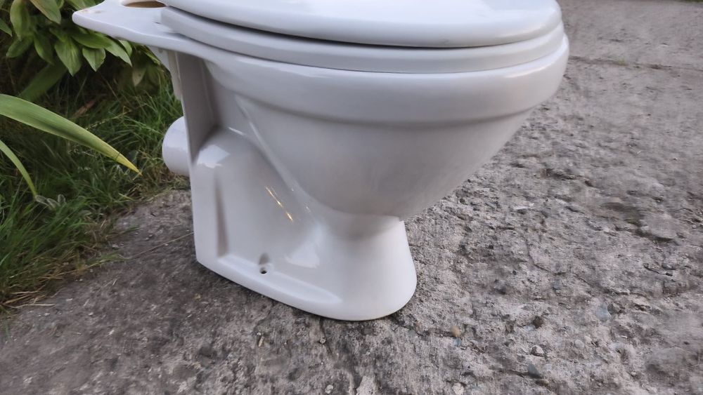 Muszla WC z deską odpływ tylni