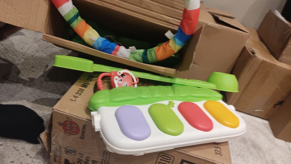 Koc do zabawy dla niemowląt z pianinem