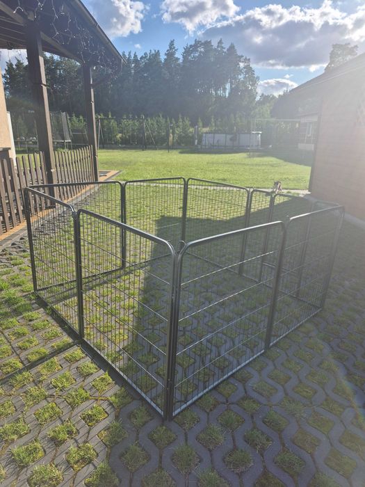 Metalowy kojec dla szczeniąt
