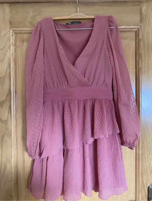 Vestido folhos Plumeti da Zara